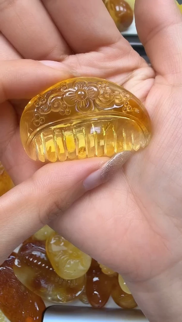 裸石琥珀未镶嵌如图