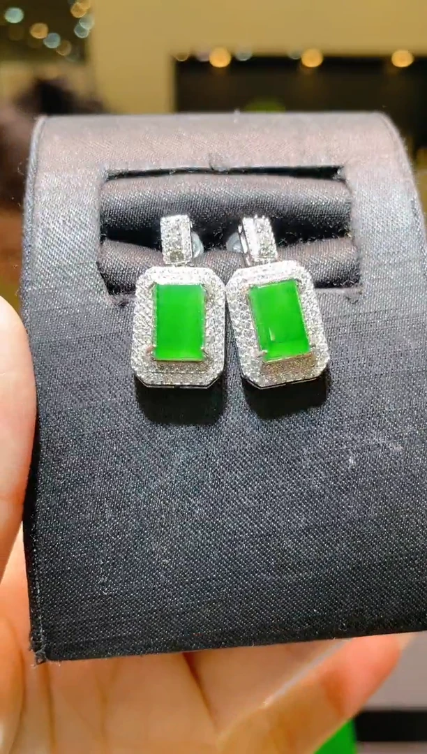 【闪购商品】翡翠吊坠(不含链)银S925镶嵌A7