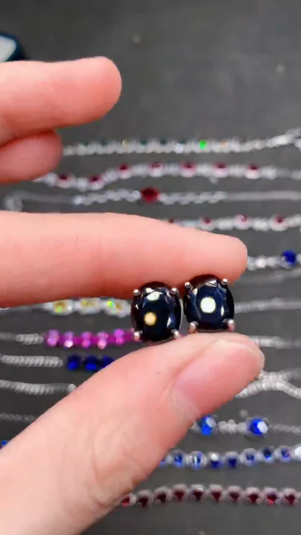 【闪购商品】蓝宝石耳饰银S925镶嵌......