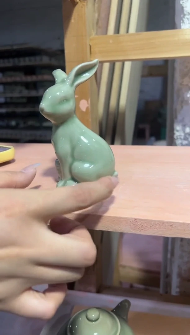 耀州窑青瓷小兔子摆件茶宠