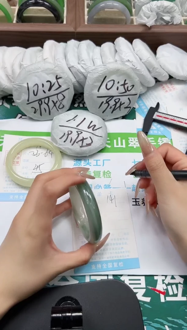 【闪购商品】石英质玉手镯未镶嵌k141-56