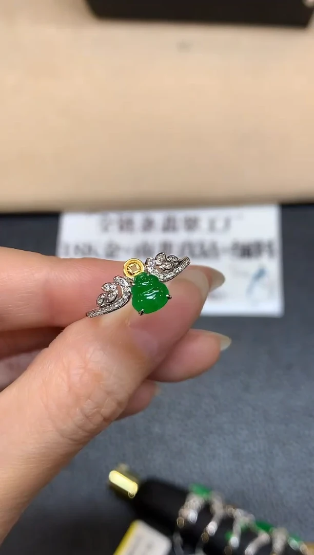 18K金镶嵌戒指翡翠3【无服务费葫芦【无服务费