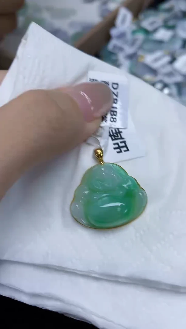翡翠18K金镶嵌颈饰天然缅甸翡翠A货