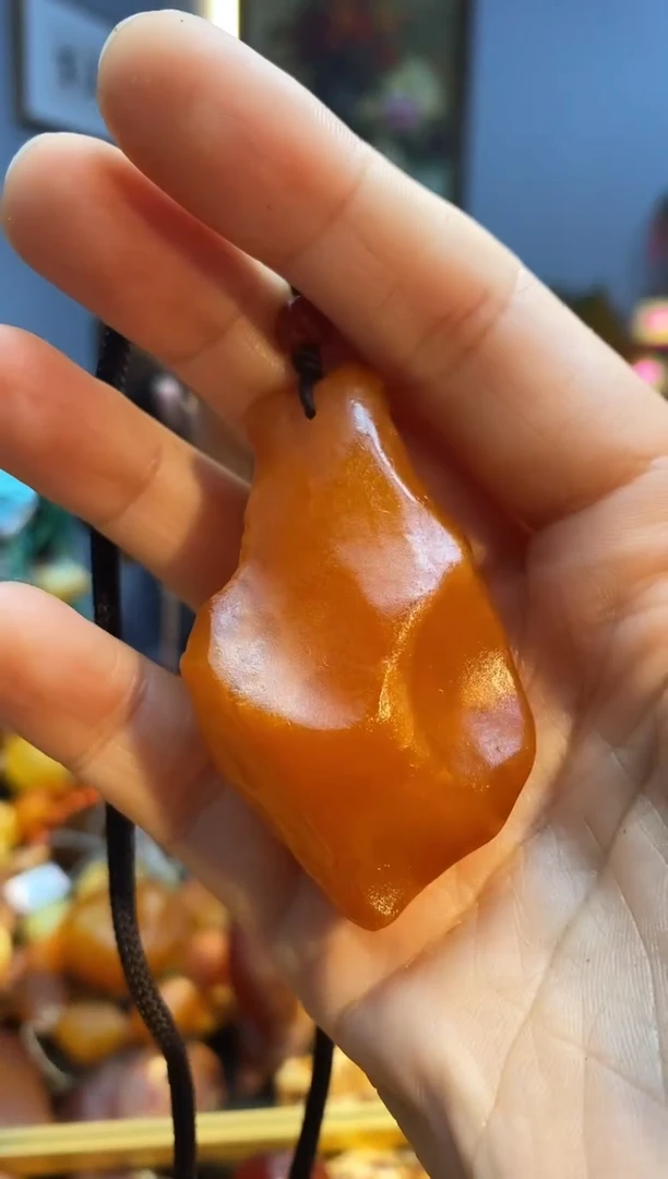 未镶嵌颈饰琥珀吊坠