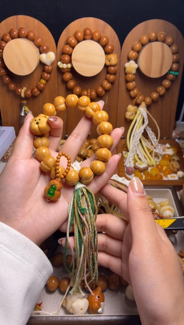 手串猴头核桃s***e全品聚宝盆屁桃熊绿葫芦吊坠新绿流苏