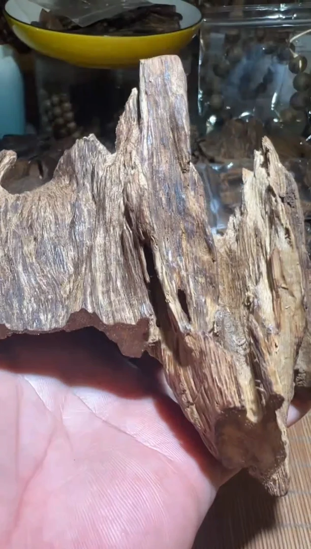 沉香沉香碎屑一*达拉干82.9克