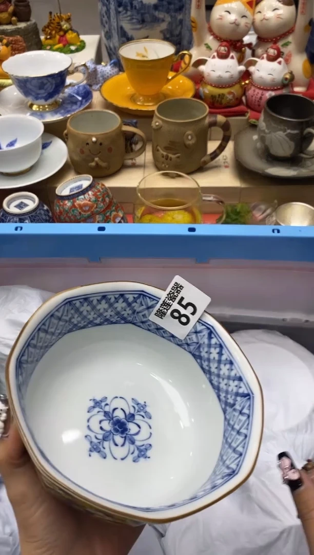 瓷片往***生隆莲瓷器欢迎大家