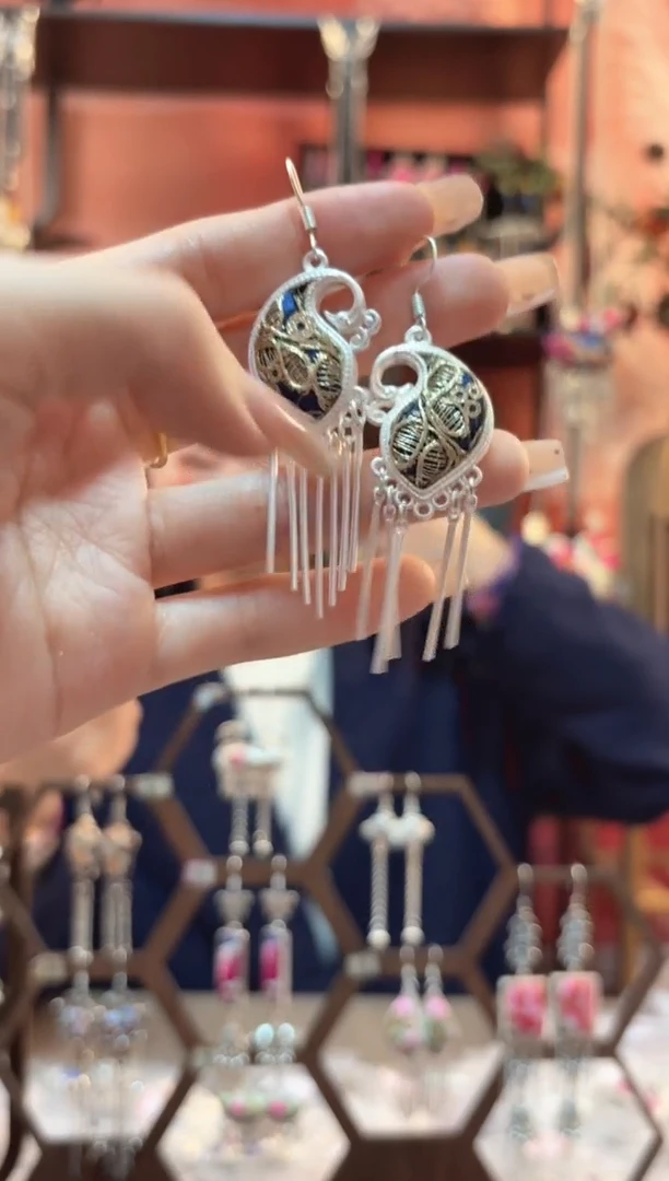 织绣云织谣民族风精美饰品   418