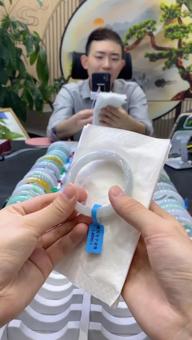 翡翠手镯未镶嵌7885