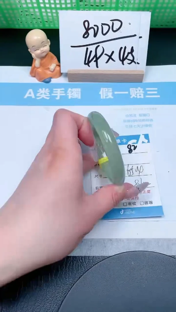 【闪购商品】石英质玉手镯未镶嵌82-53.4