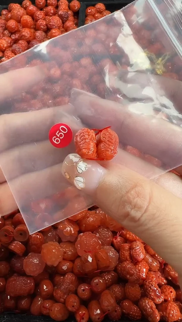 颈饰未镶嵌南红玛瑙1