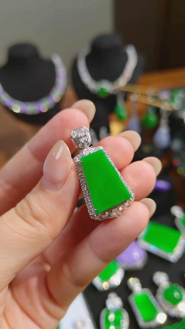 吊坠(不含链)18K金镶嵌翡翠无事牌