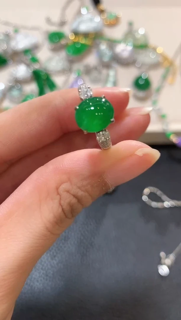 18K金镶嵌戒指翡翠m83