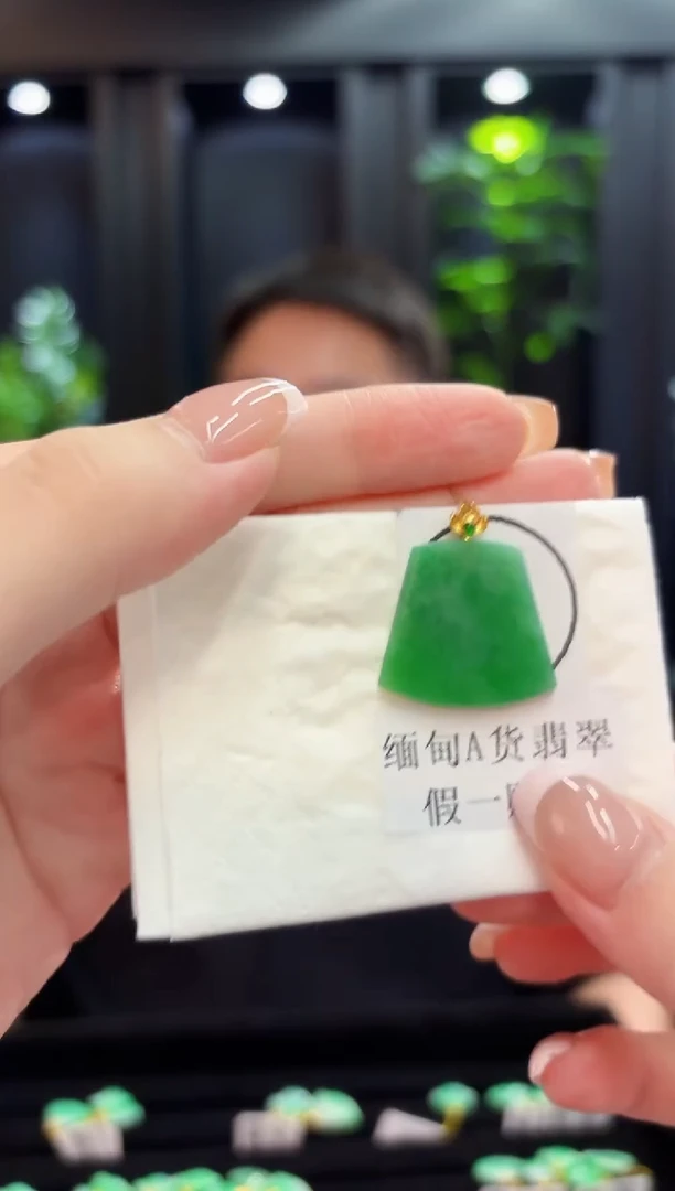 颈饰18K金镶嵌翡翠 缅料A货/支持复检/一件