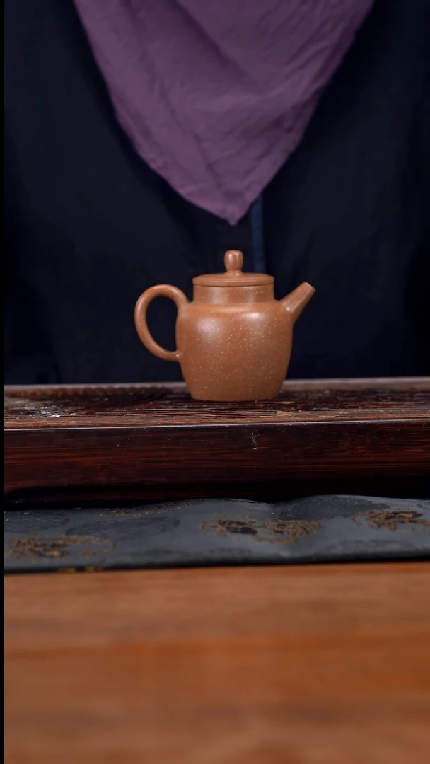【闪购商品】紫砂茶壶135cc黄龙山原矿段泥宫灯1