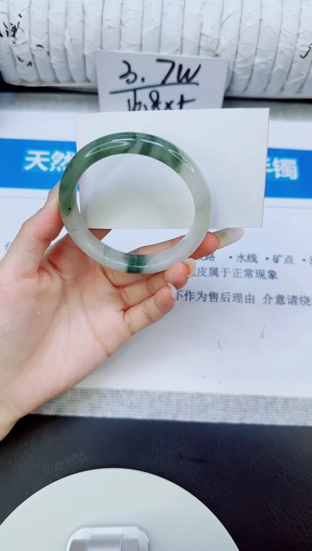未镶嵌手镯石英质玉187/56.1