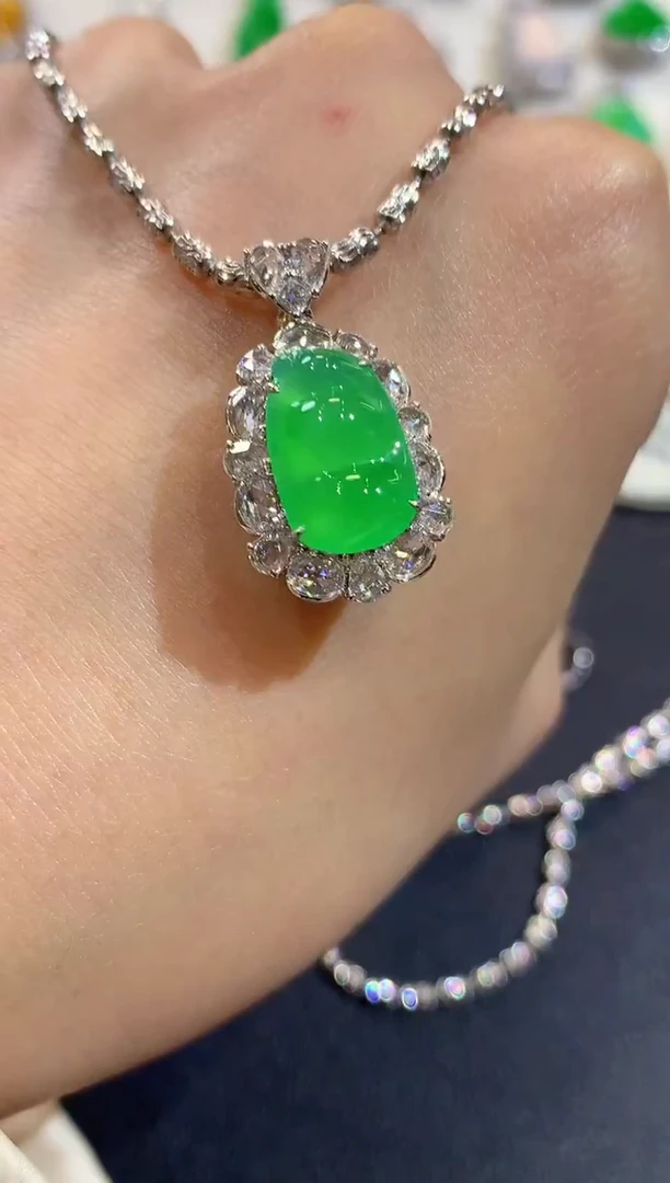 吊坠(不含链)18K金镶嵌翡翠S69