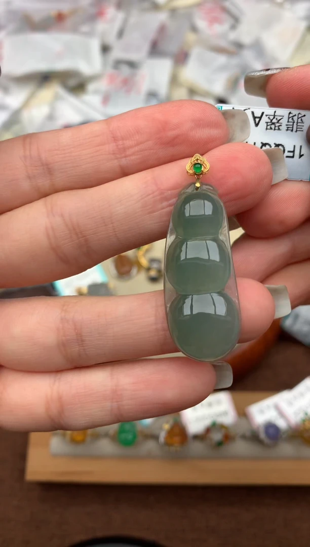 18K金镶嵌挂件翡翠—