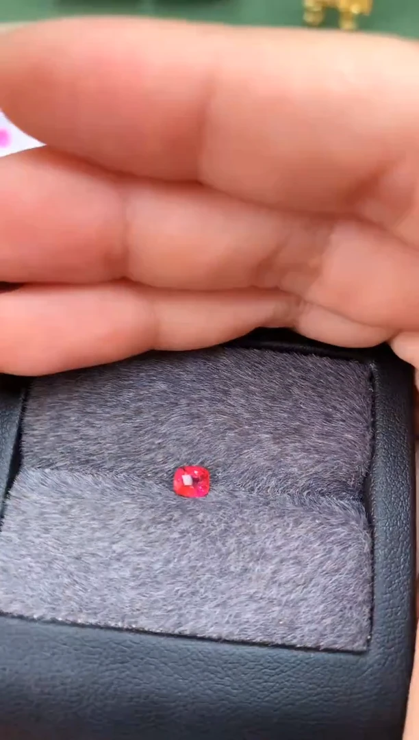 未镶嵌裸石定制尖晶石宝*哥枕型 绝地 0.40ct