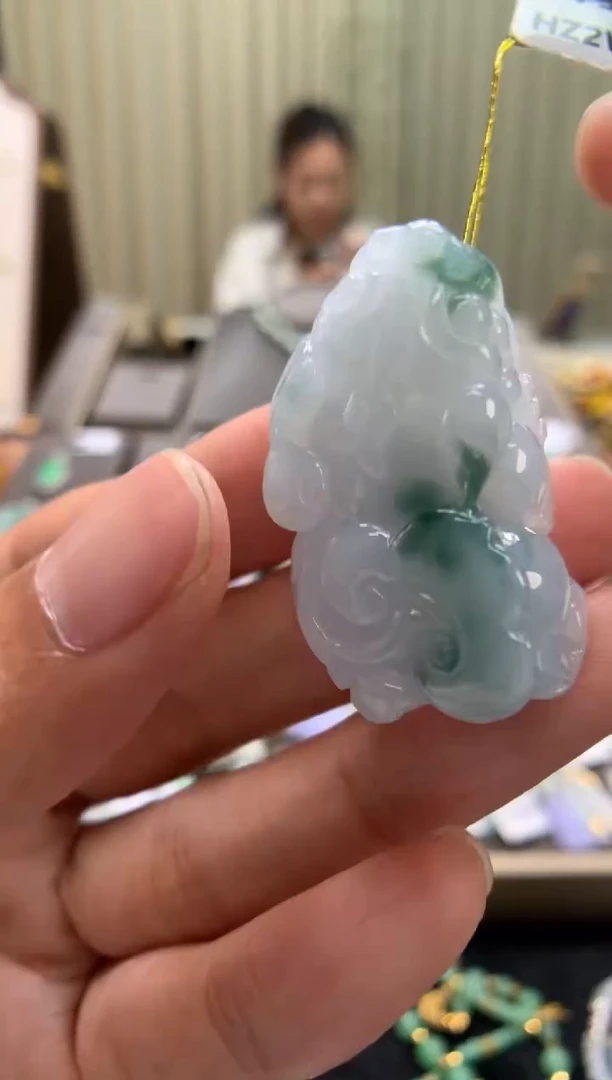 翡翠未镶嵌颈饰貔貅