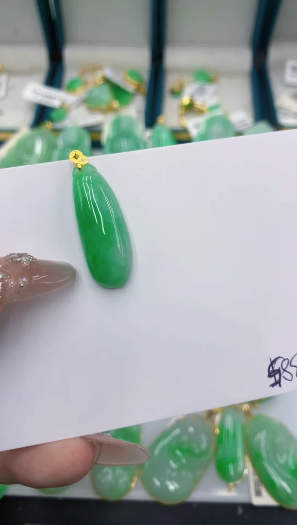 颈饰18K金镶嵌翡翠111111