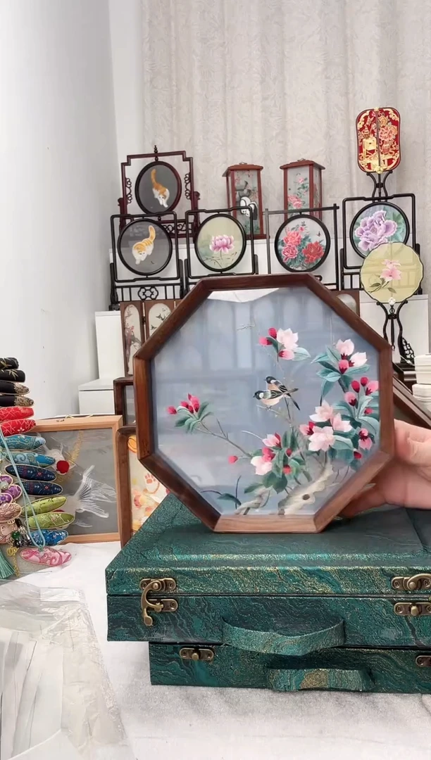 扇子苏绣作品手工摆台