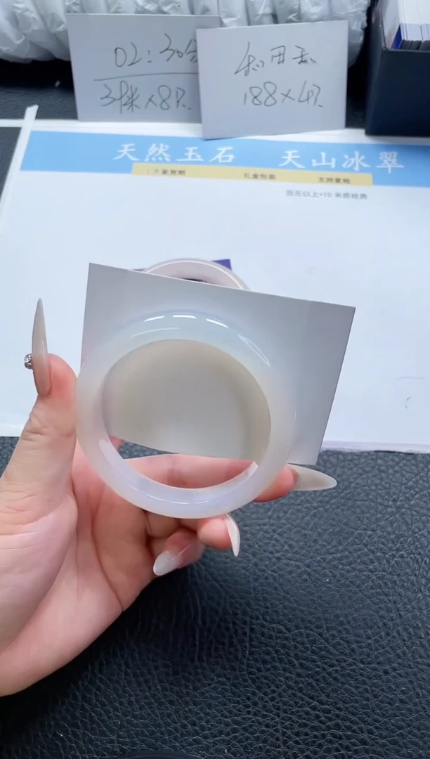 【闪购商品】石英质玉手镯未镶嵌127-60