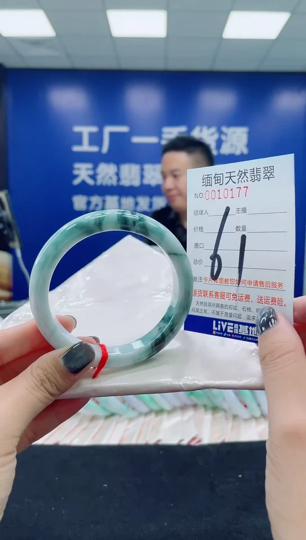 未镶嵌手镯翡翠天然翡翠手镯