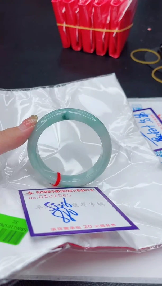 翡翠手镯未镶嵌1