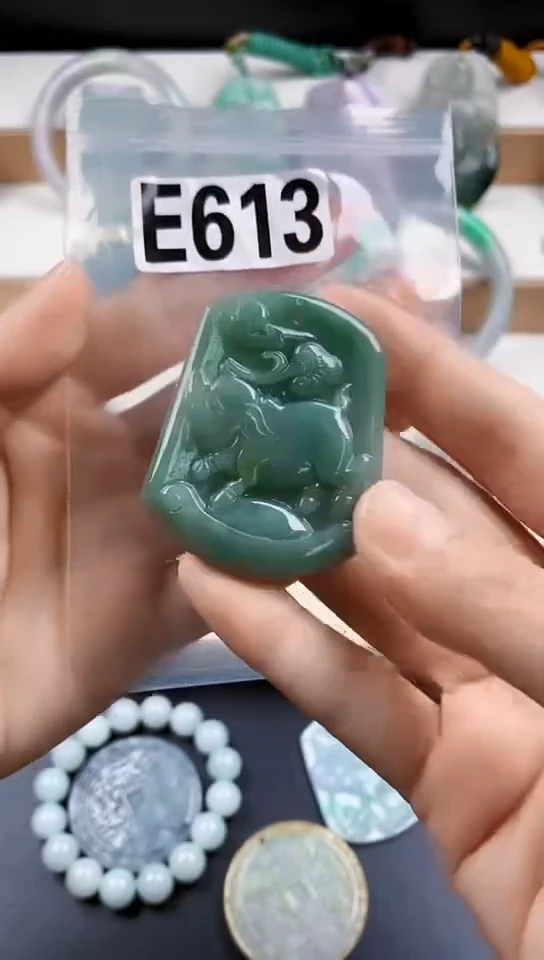 颈饰未镶嵌翡翠天然翡翠吊坠挂件