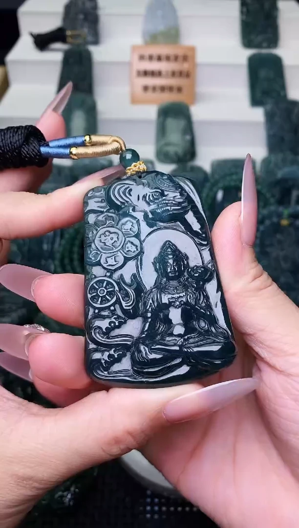 颈饰未镶嵌翡翠