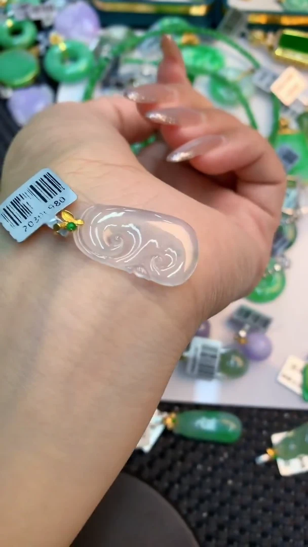 颈饰18K金镶嵌翡翠1