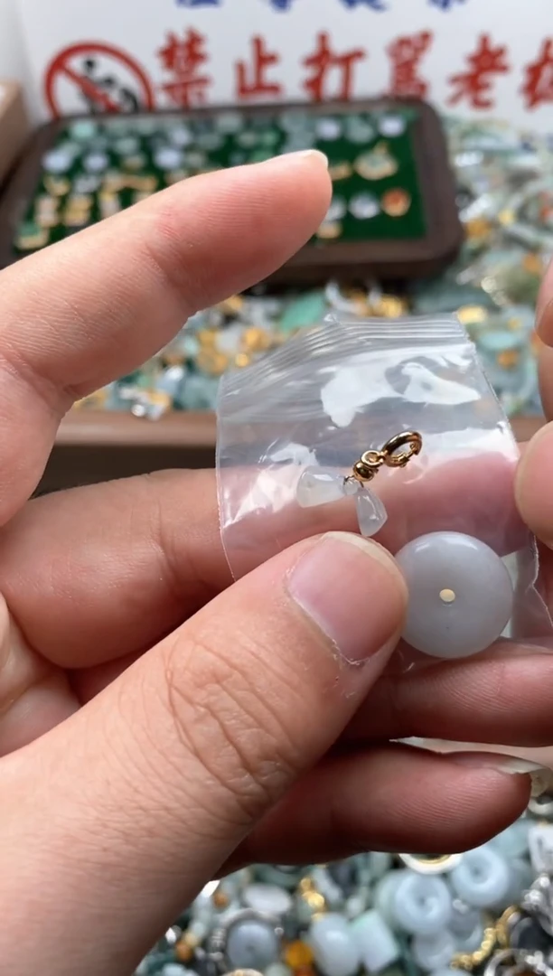 【闪购商品】翡翠颈饰未镶嵌哥哥