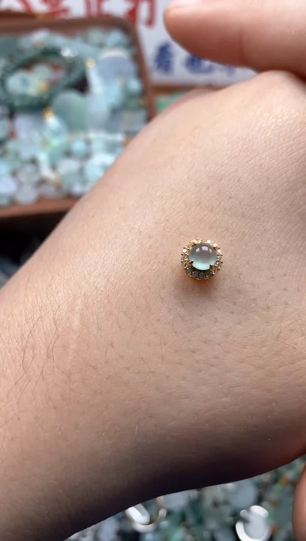 【闪购商品】翡翠颈饰未镶嵌哥哥