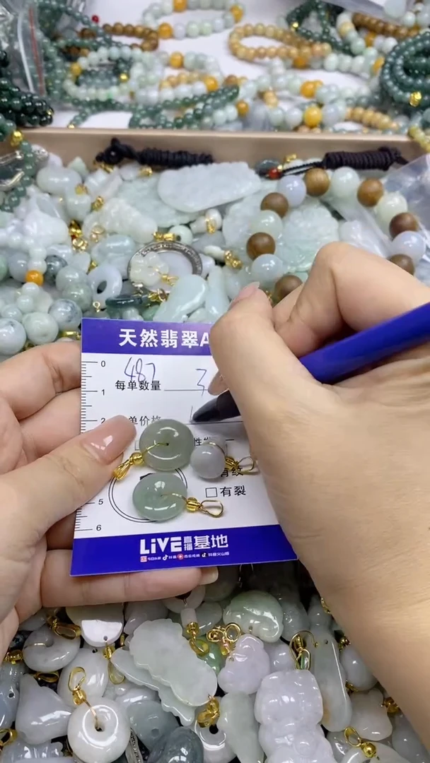 翡翠未镶嵌颈饰天然翡翠A货吊坠批量多样性发其一