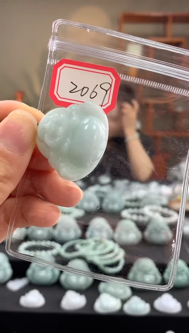 翡翠未镶嵌颈饰佛公2069