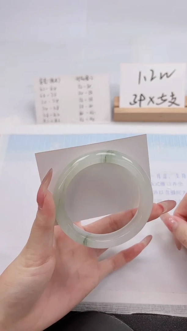 【闪购商品】石英质玉手镯未镶嵌254-57.5