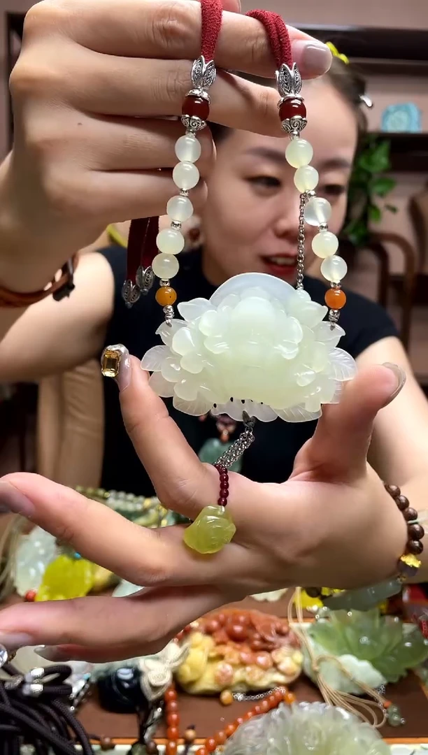 未镶嵌岫玉颈饰·