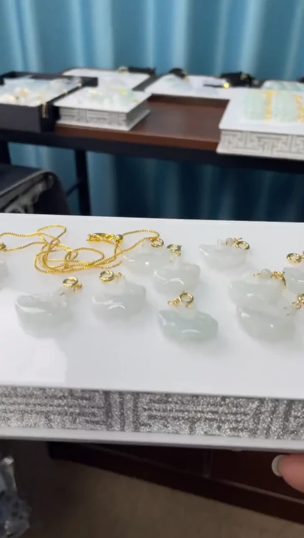 翡翠未镶嵌吊坠(不含链)小祥云 多样性发其一