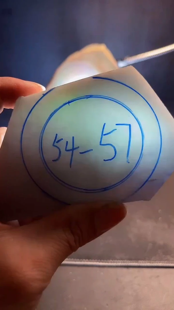 翡翠未镶嵌颈饰莫*翡翠