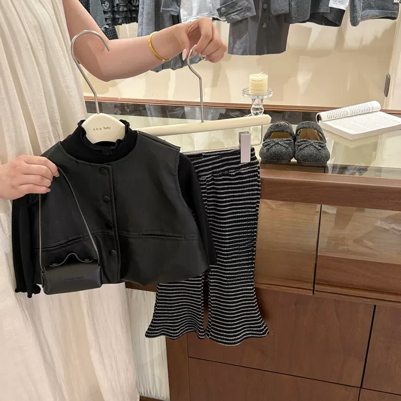 韩版儿童时尚洋气皮马甲2025秋装新款女童PU皮马甲