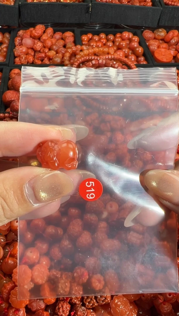 南红玛瑙未镶嵌颈饰1