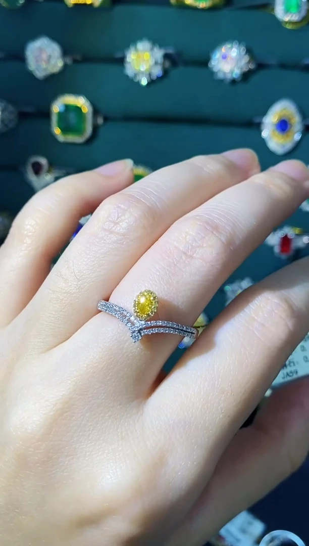 18K金镶嵌戒指钻石黄钻戒指