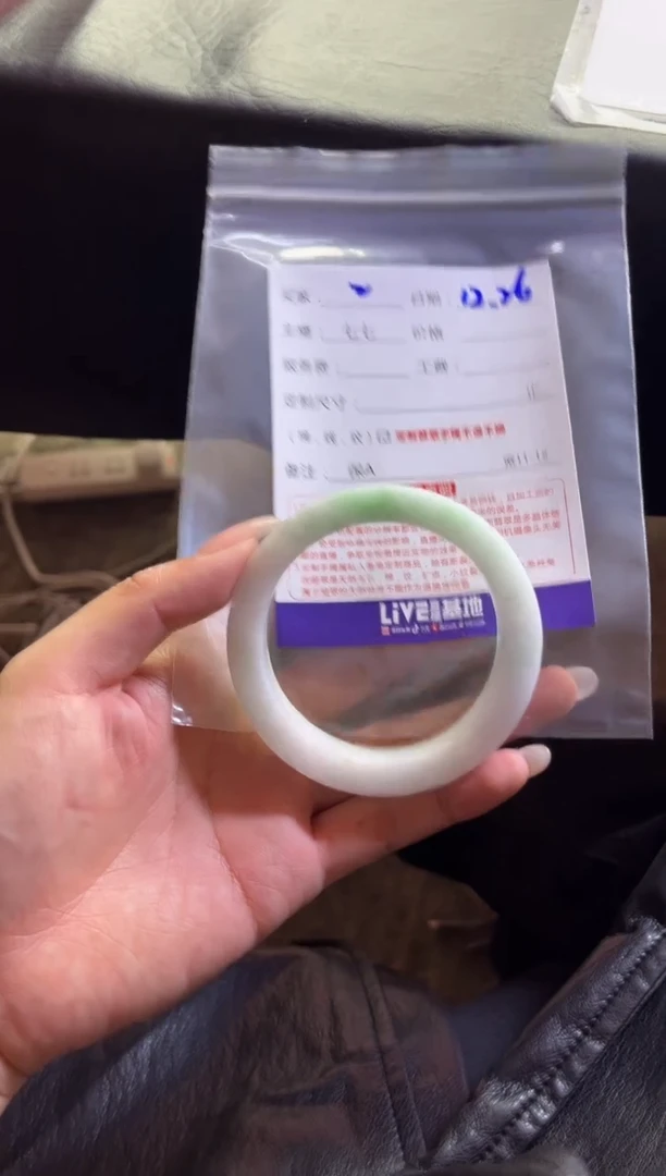 未镶嵌手镯定制翡翠乐**嫲定制手镯不退不换