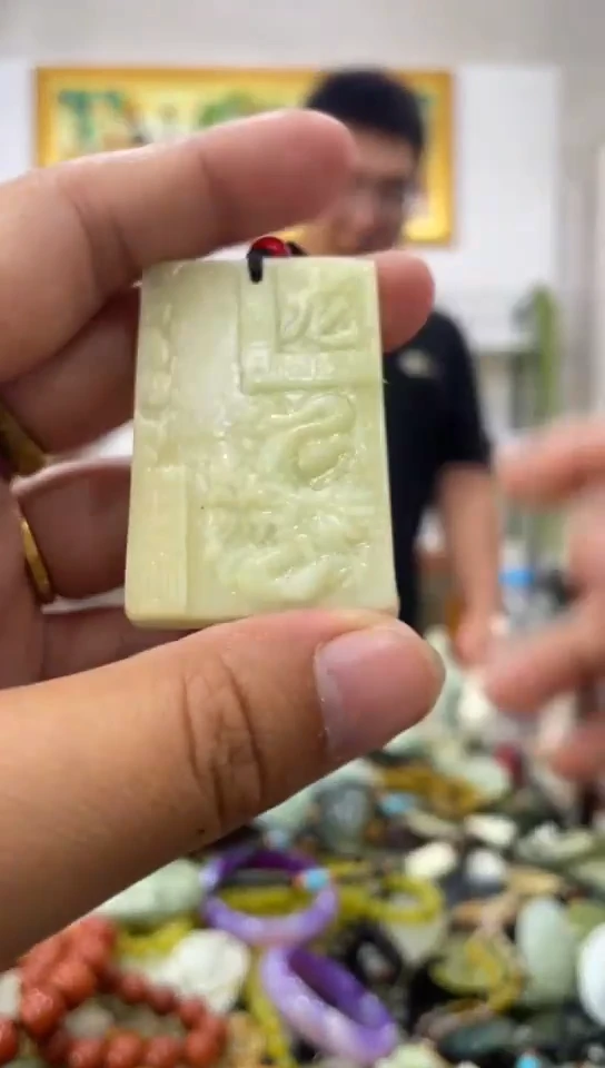 未镶嵌岫玉吊坠