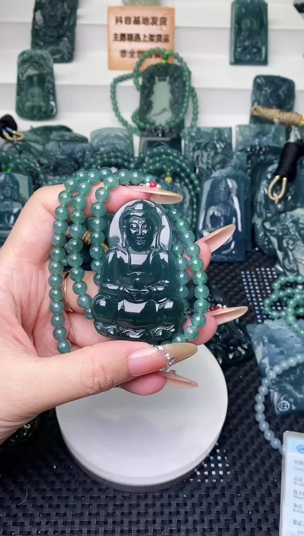 颈饰未镶嵌翡翠