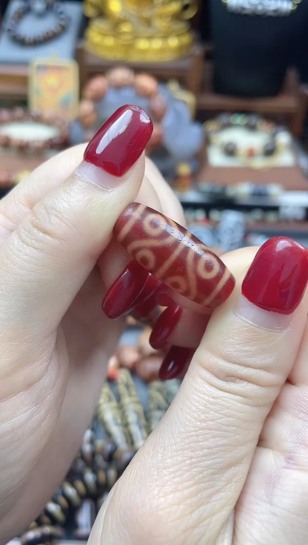 玛瑙/玉髓散珠月***?金蟾红肉水纹八眼