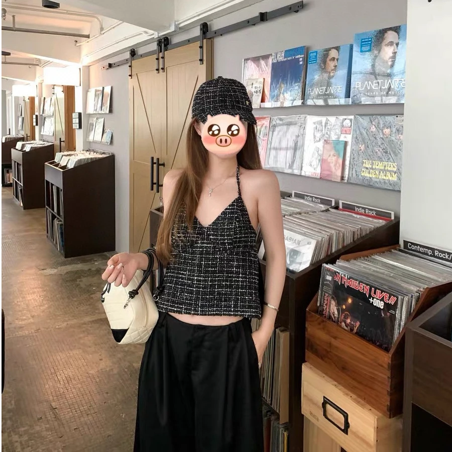 法式设计感XIAO香玩家夏新款小香风V领格子修身挂脖系带露肩小衫