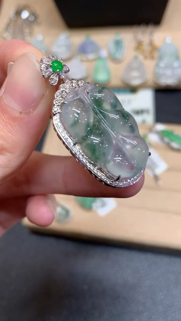 【闪购商品】翡翠颈饰18K金镶嵌叶子【无服务费】