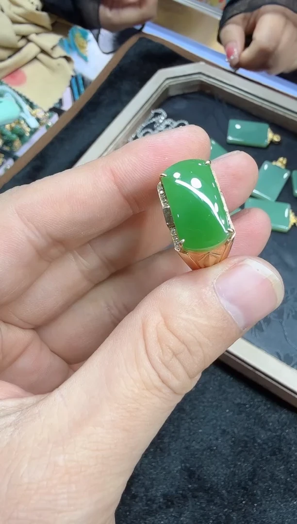 【闪购商品】和田玉戒指18K金镶嵌D45